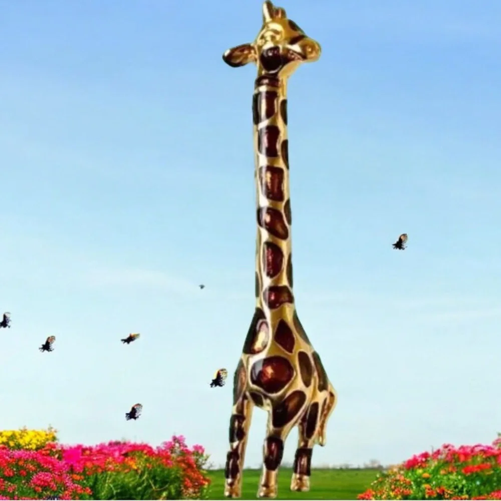N/A giraffe brooch